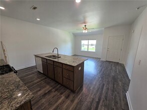 Building Photo - 637 Hidden Springs Dr