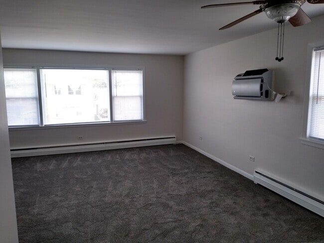 Building Photo - 8347 W Summerdale Ave