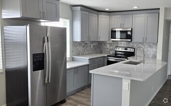 Building Photo - 192 Normandy Ln