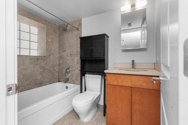 Foto del edificio - 1525 W Barry Ave
