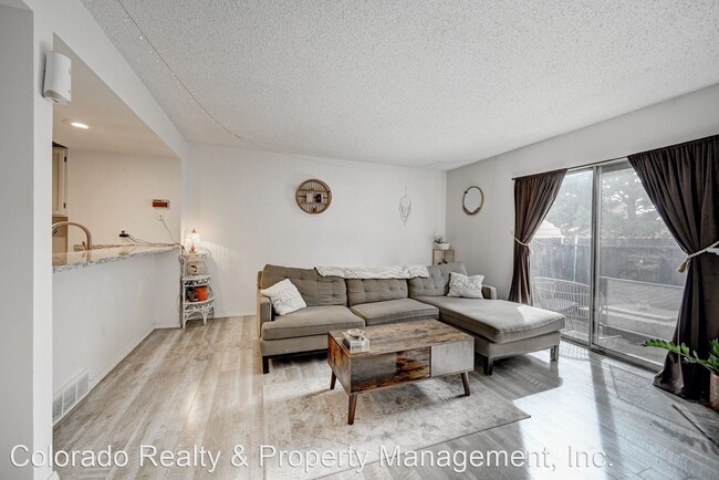 Foto del edificio - 4275 Hunting Meadows Cir