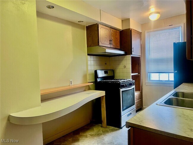 Foto del edificio - 20608 Harvard Ave