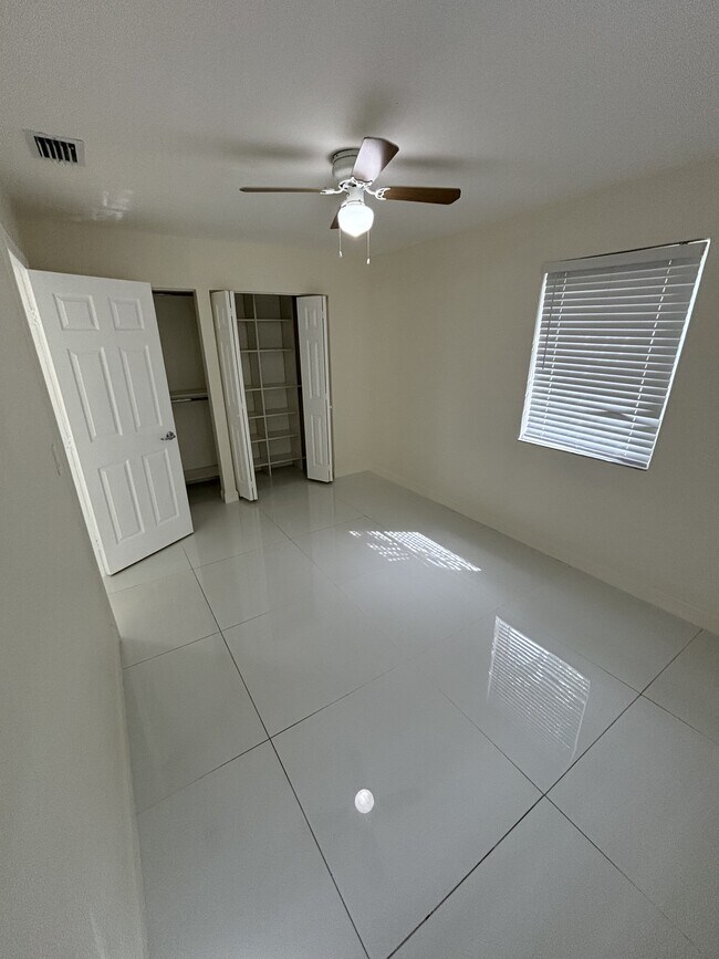 Foto del edificio - 3720 SW 46th Ave