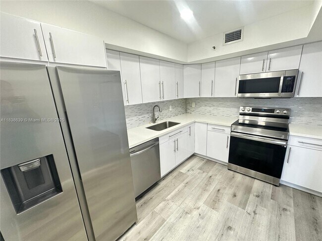 Foto del edificio - 901 Hillcrest Dr