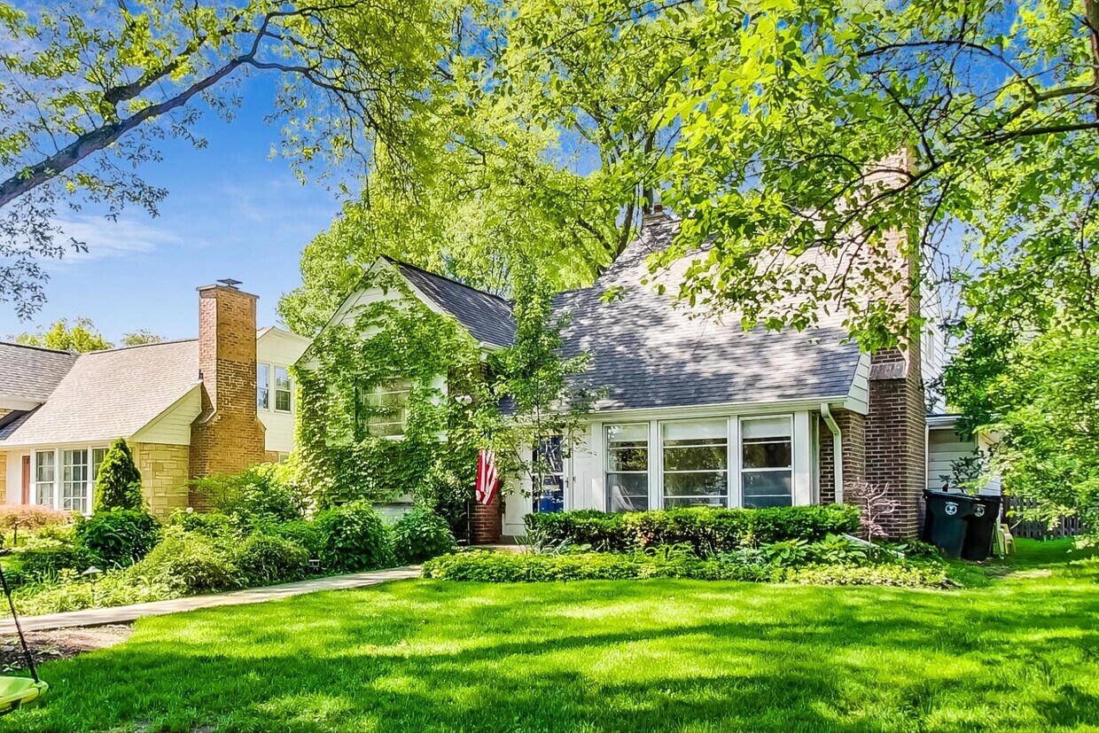 57 Williamsburg Rd, Evanston, IL 60203 House Rental in Evanston, IL