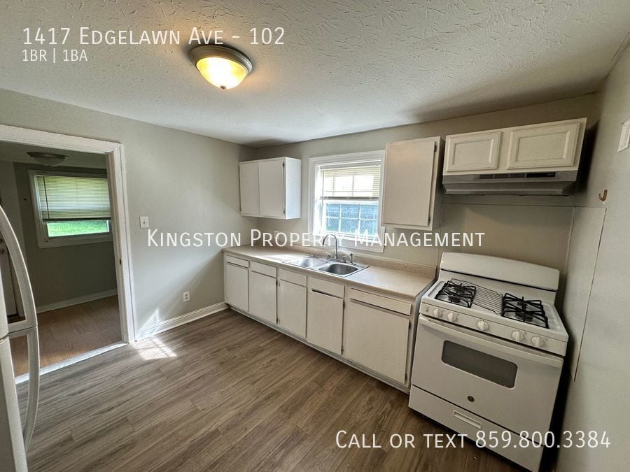 1417 Edgelawn Ave Unit 102, Lexington, KY 40505 Room for Rent in