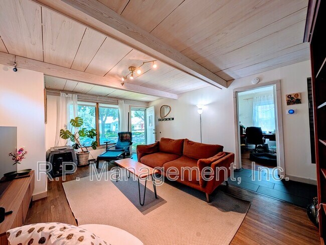 Foto del edificio - 3604 44th Ave S
