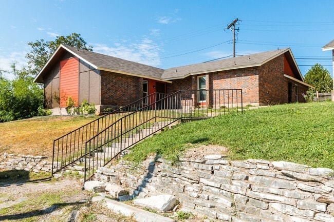 Building Photo - Luxury Duplex. Best Prices In South Austin! Steps from Hike & Bike Trail And Downtown!