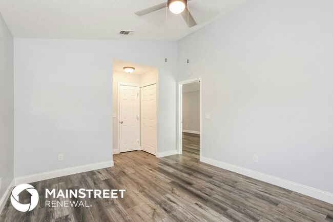 Building Photo - 2520 Townsquare Dr