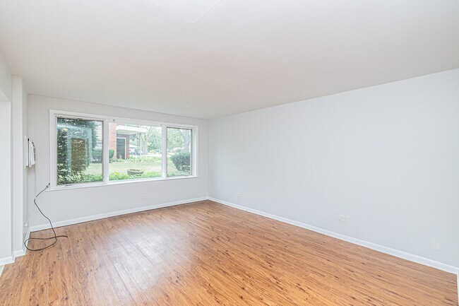 Building Photo - 1044 Willson Dr