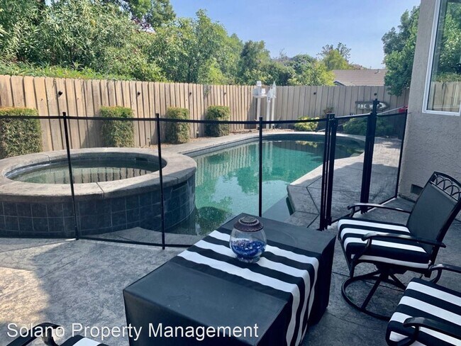 Building Photo - 4 br, 3 bath House - 355 Woodcrest Dr.