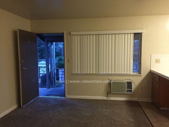Building Photo - Updated 1 bed 1 bath apt on 1st floor