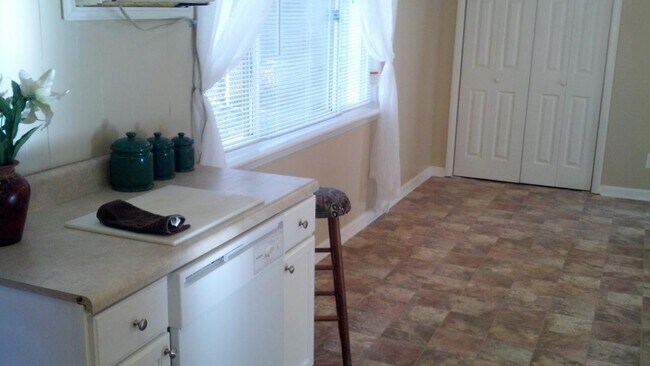 Foto del edificio - 4520 Rolling Hill Dr