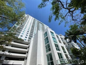 Building Photo - 1861 NW S River Dr