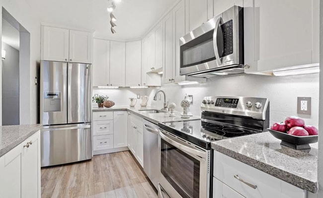 Building Photo - 772 Walnut Street, Unit 6