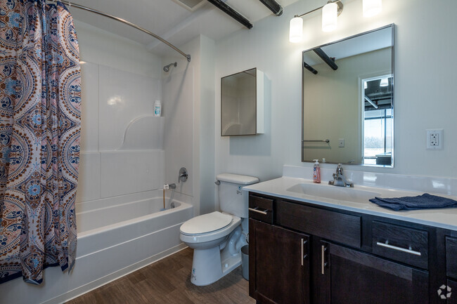 1BR, 1BA - 674SF - Bathroom - City Hall Lofts