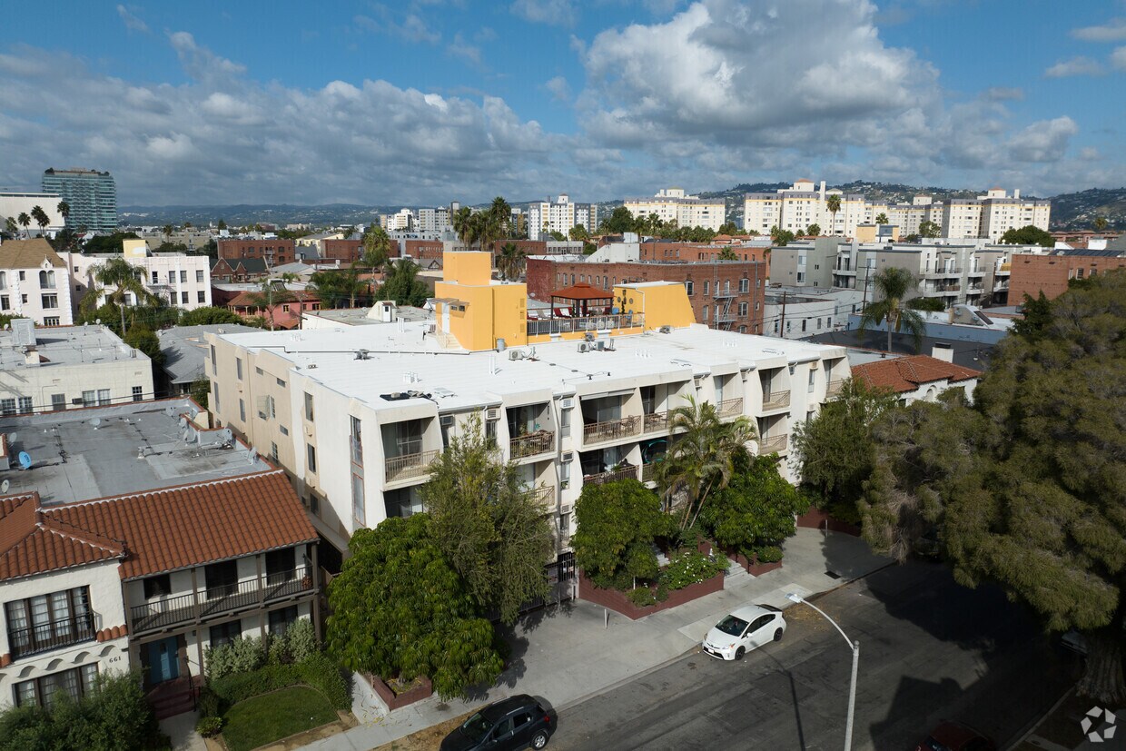 Contexto - 659 S Cloverdale Ave
