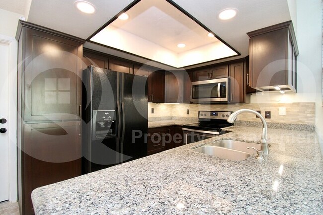 Foto del edificio - 886 W Summit Pl