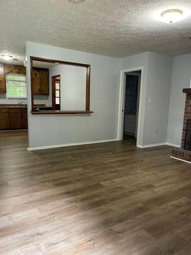 Building Photo - 2 BEDROOM DUPLEX- WESTSIDE ATHENS