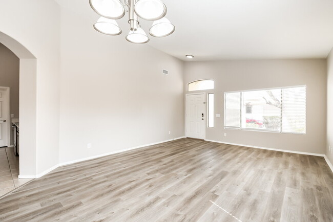 Building Photo - 6833 W Saddlehorn Rd