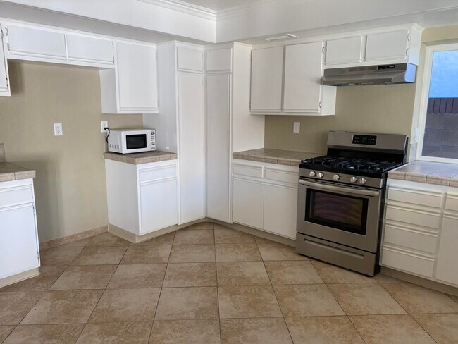 Foto del edificio - 536 W Ave J 12