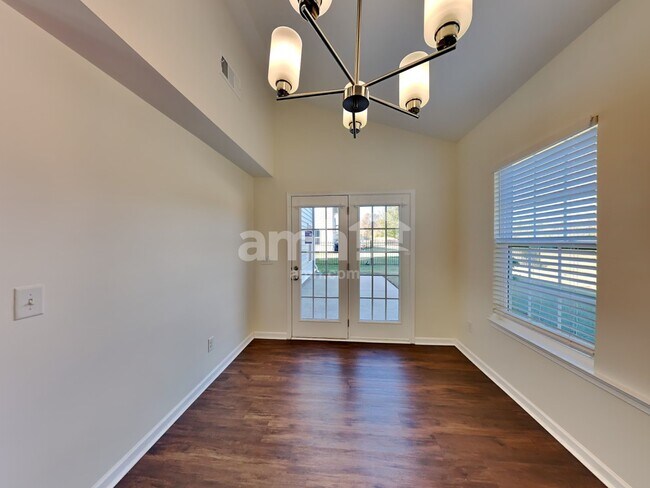 Foto del edificio - 1721 Muirwood Blvd