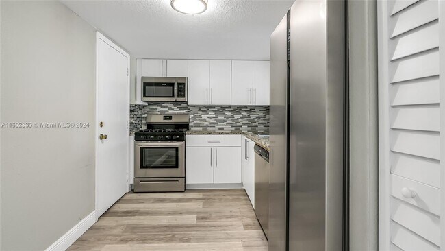 Foto del edificio - 17901 NW 68th Ave