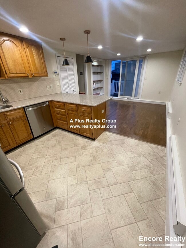 Building Photo - 842 South St