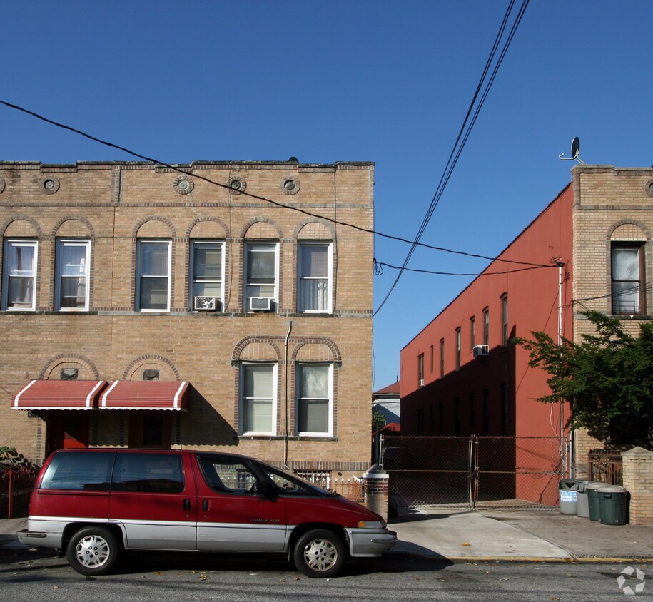 Primary Photo - 244 E 55th St