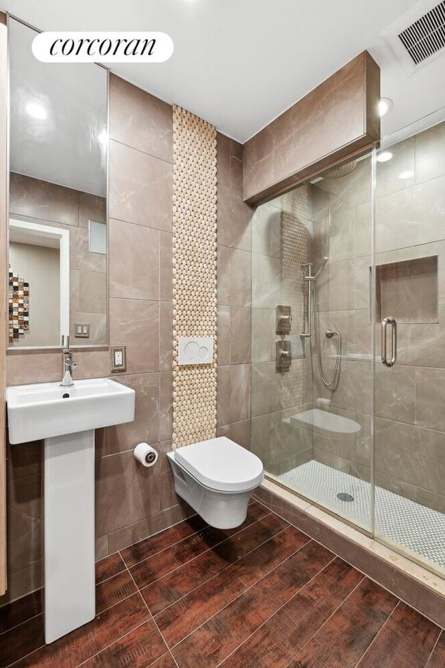 Building Photo - 557 W 159th St