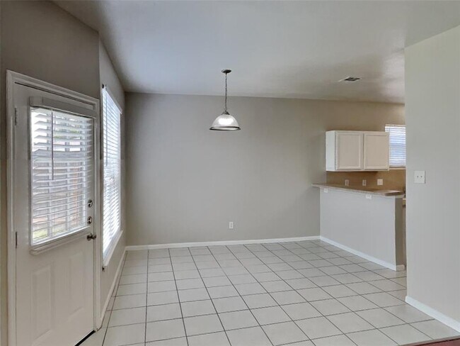 Building Photo - 5615 Bear Paw Cir