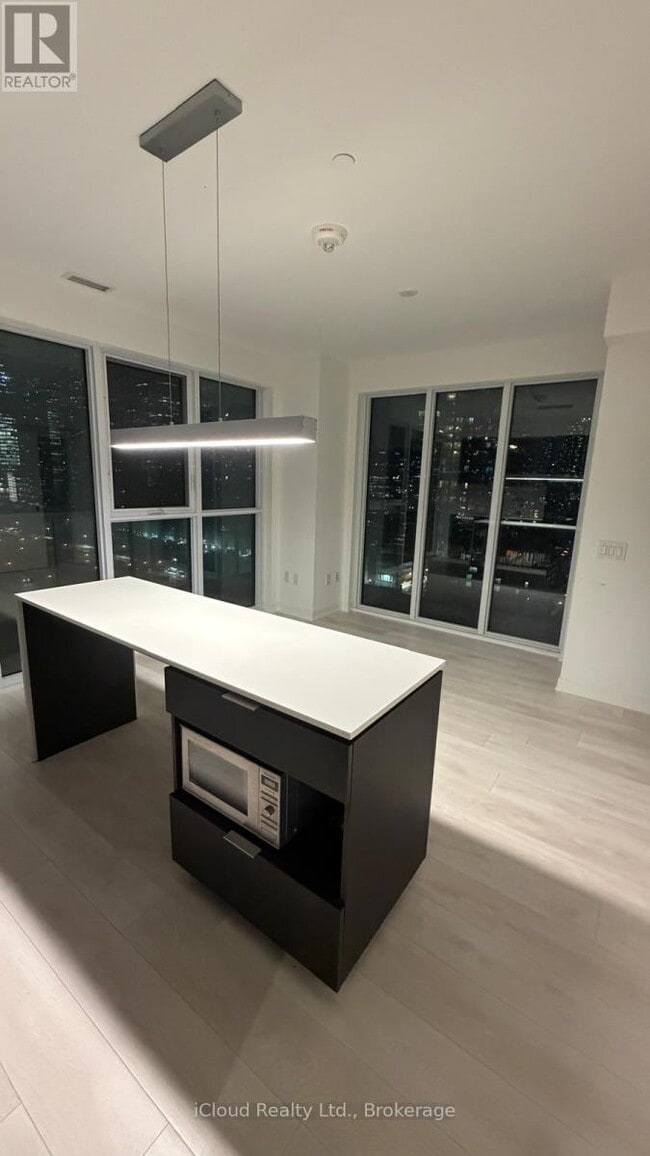 Photo du bâtiment - 15 Lower Jarvis St