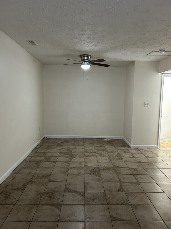 Foto del edificio - 46354 Columbus Dr