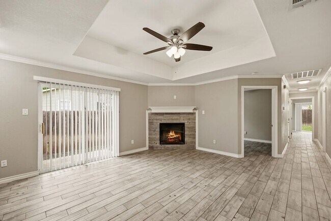 Foto del edificio - 521-525 Gilcrease Street Unit