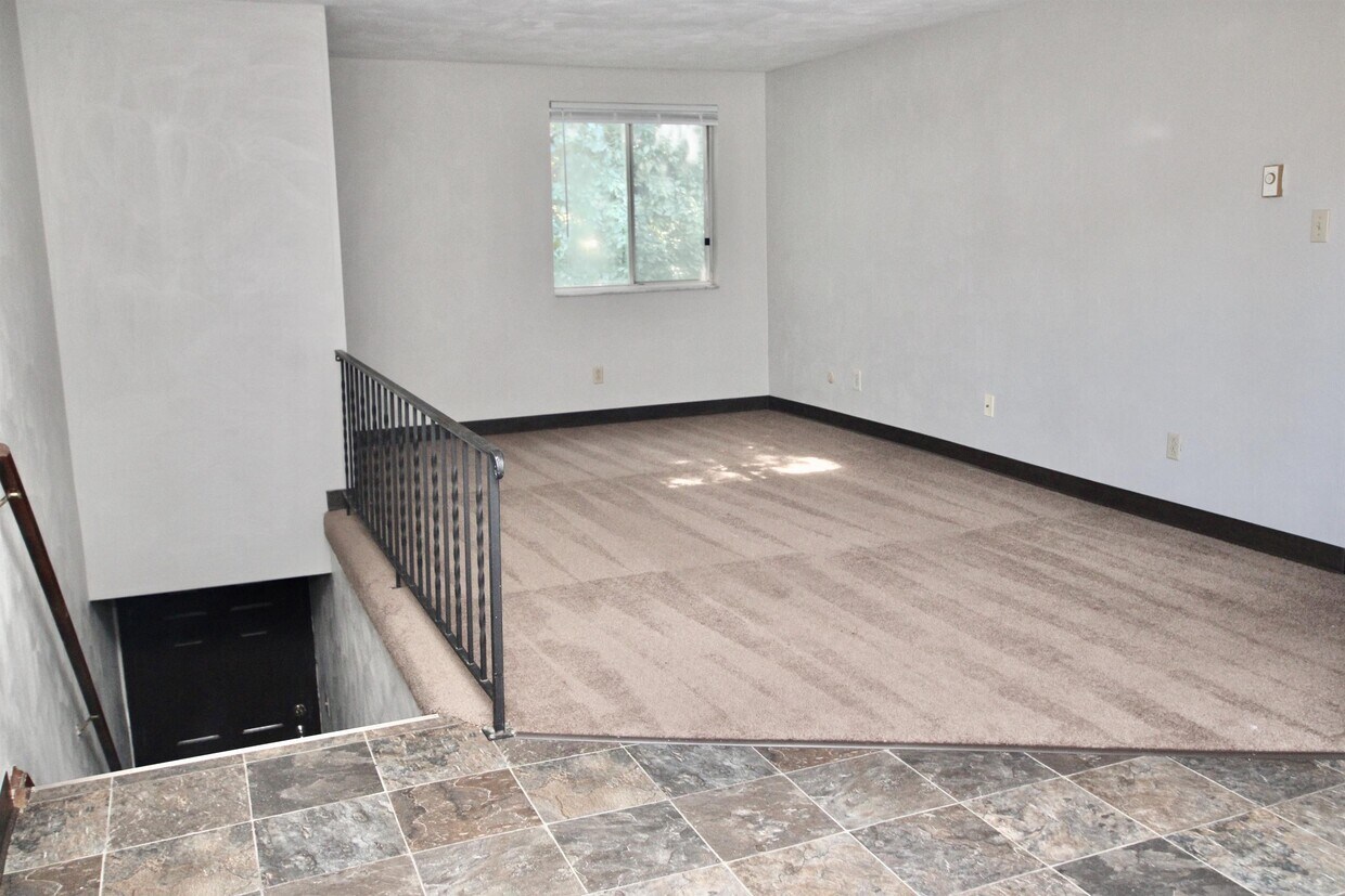 Primary Photo - 185 Oak Manor Pl