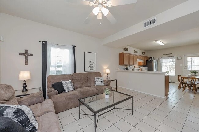 Building Photo - 1327 Cherry St