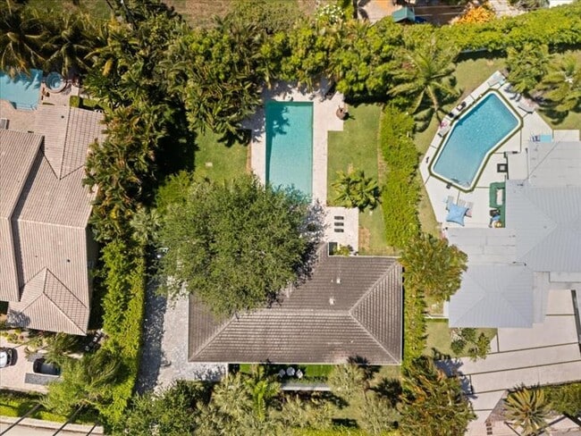 Building Photo - 1635 Seabreeze Blvd
