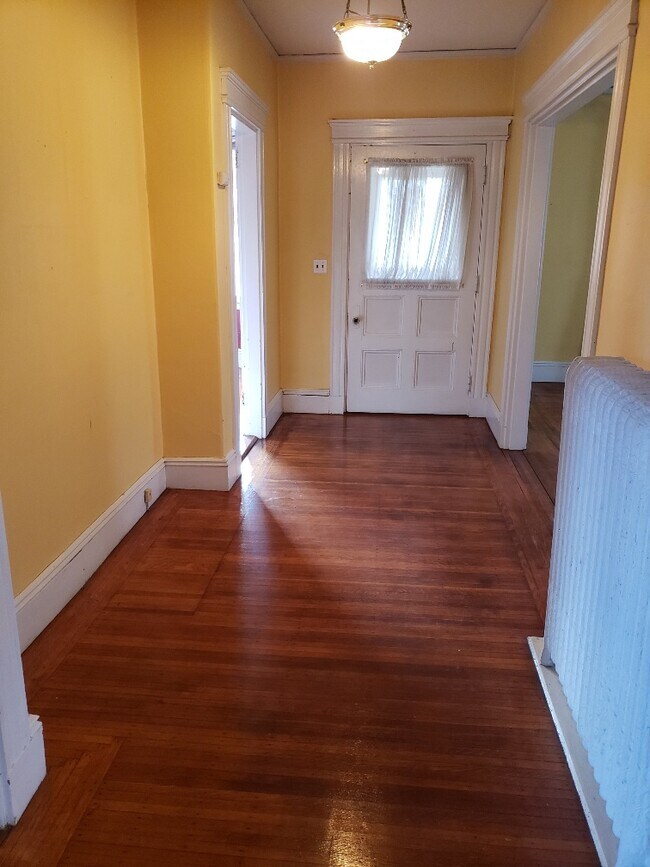 Building Photo - 56 Maple Plz