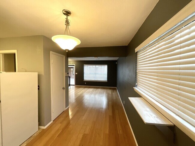 Foto del edificio - 2418 E 59th Ct