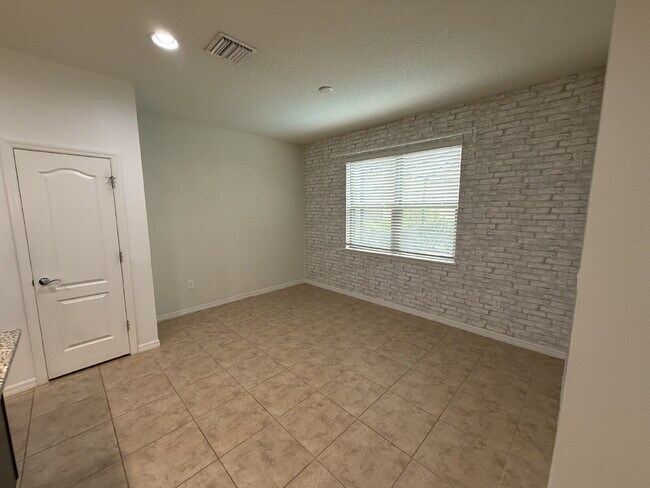 Building Photo - WELCOME HOME!