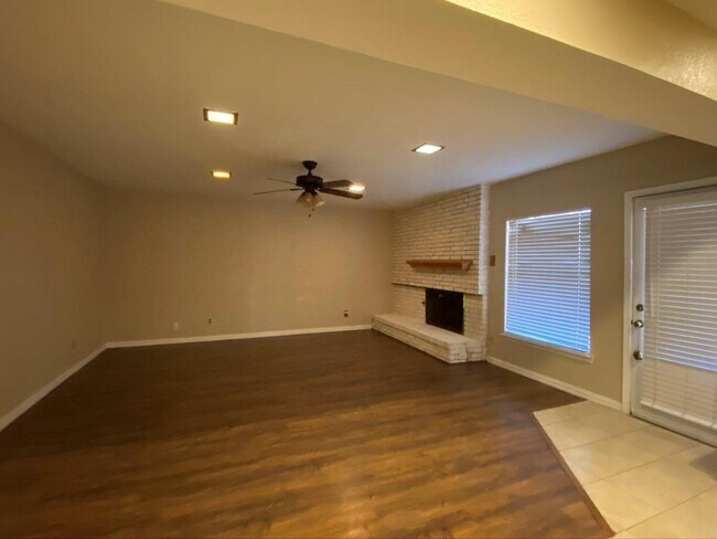 Building Photo - 1001 Mossvine Dr