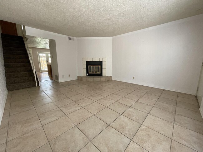 Foto del edificio - 6041 Sequoia Rd NW