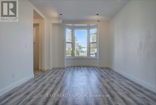Building Photo - 105 Yeomans St