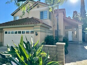 Building Photo - 39542 Del Val Dr