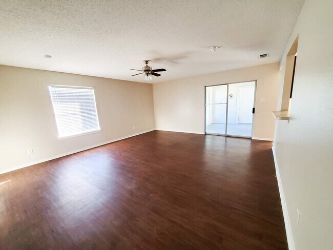 Living area - 10739 Linda Cir