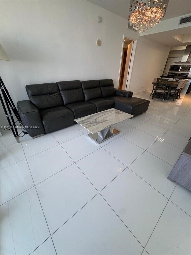 Foto del edificio - 18201 Collins Ave