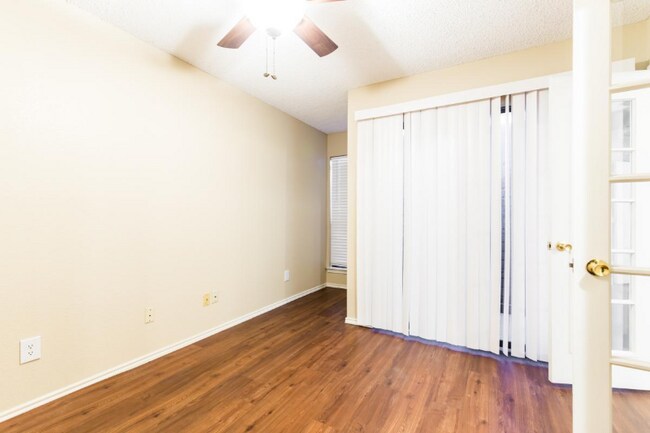 Foto del edificio - 1704 Baird Farm Cir
