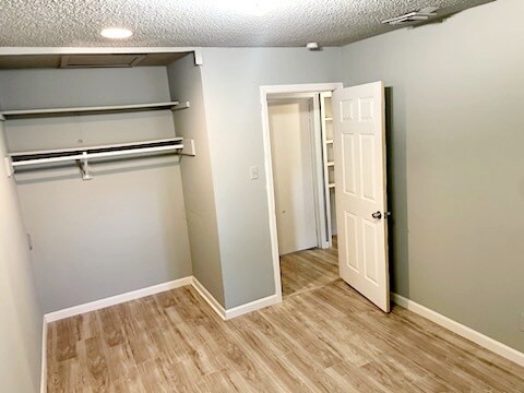 Foto del edificio - 6605 Spring Lark Dr