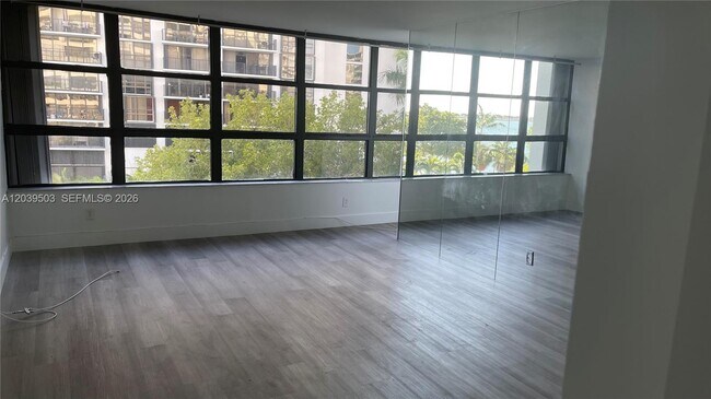 Foto del edificio - 1440 Brickell Bay Dr