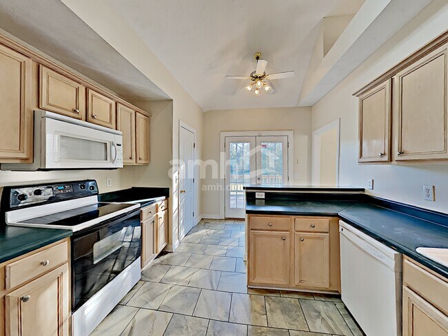 Foto del edificio - 622 Creekfront Dr